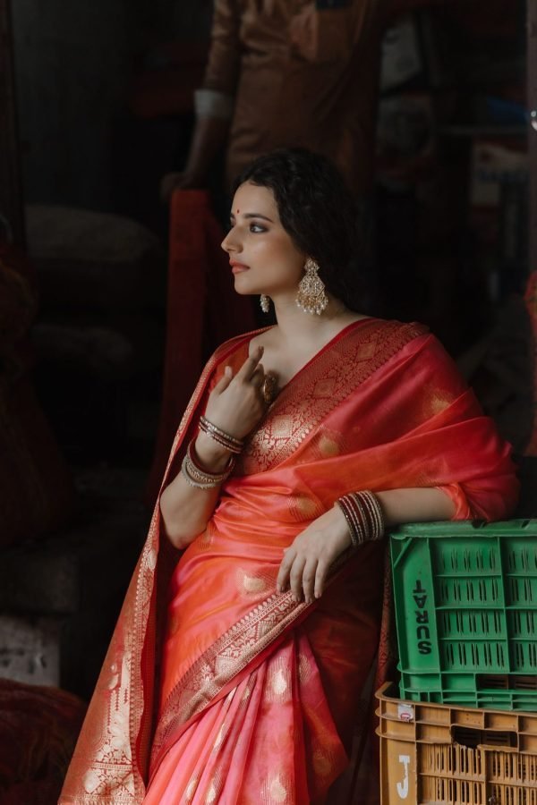 Maheshwari silk saree worn with the reversible pallu