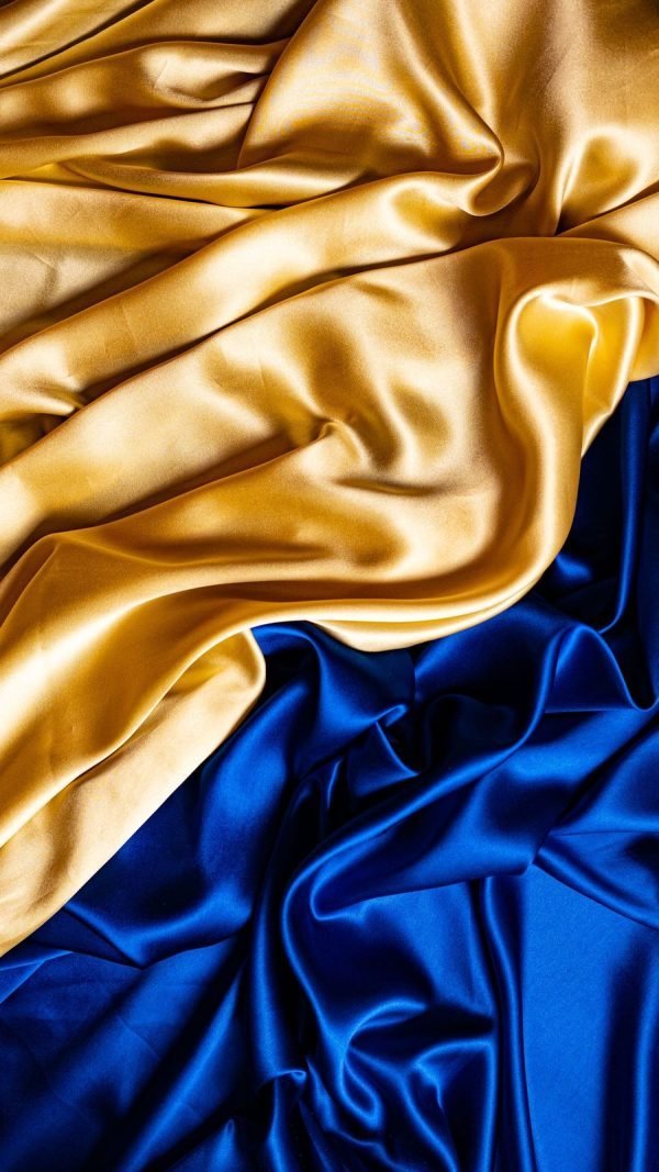 Ranga dyed silk shifting between tones